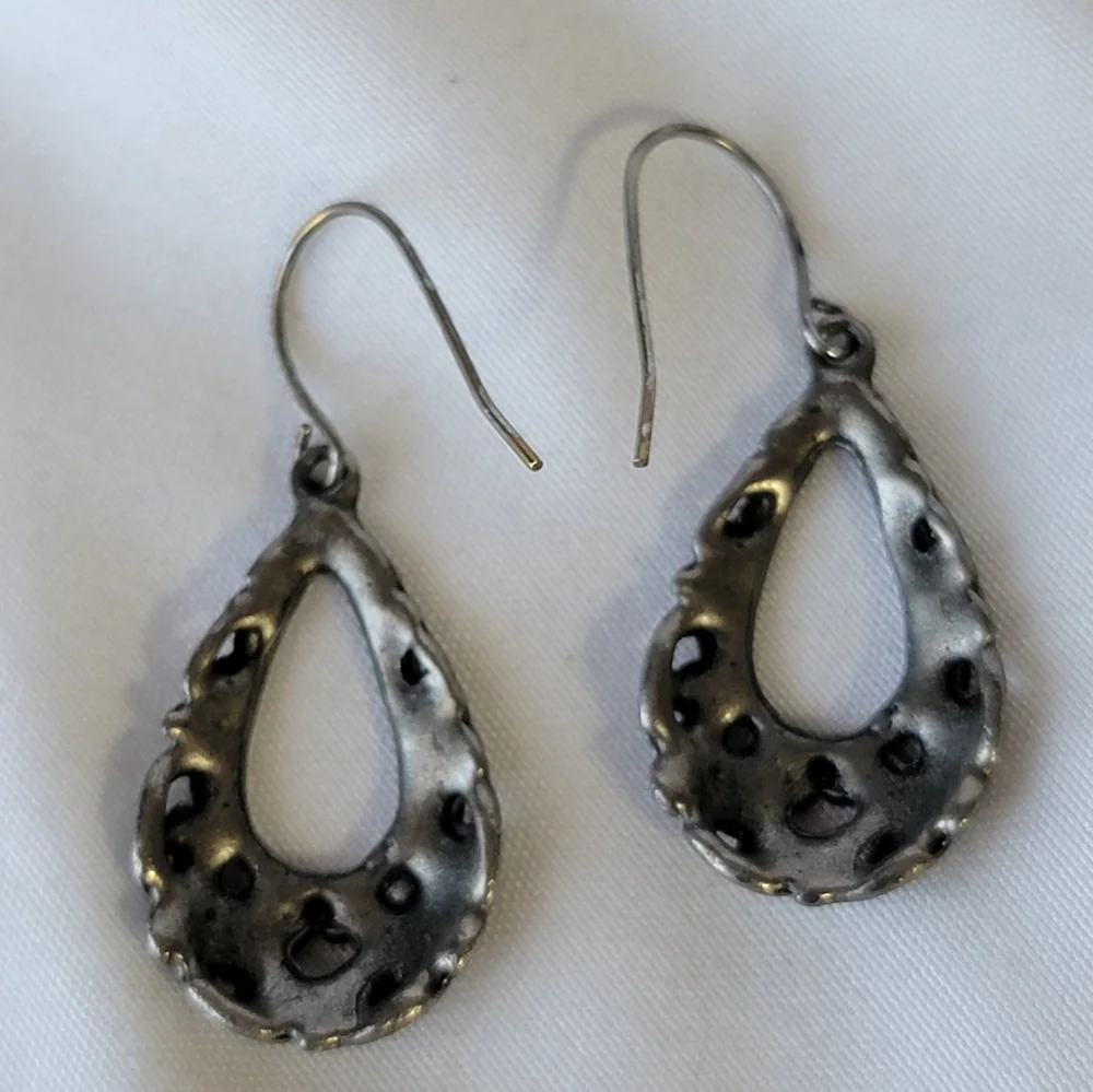 Vintage Curved Teardrop Cutout Earrings